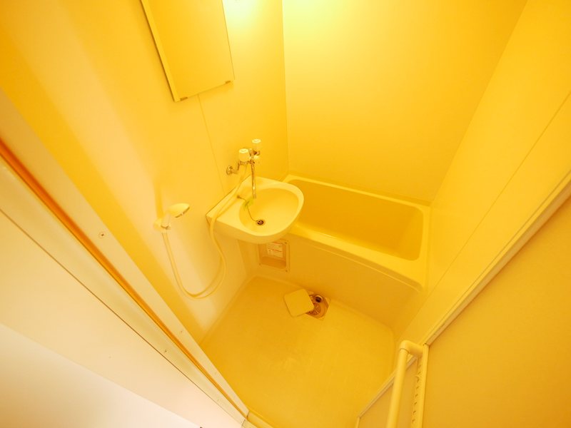 バス・シャワールーム　シャワー