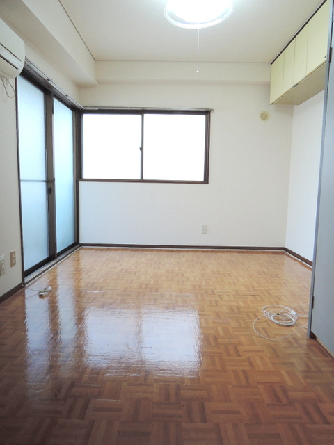 居室・リビング　★キレイなフローリング調のお部屋です★