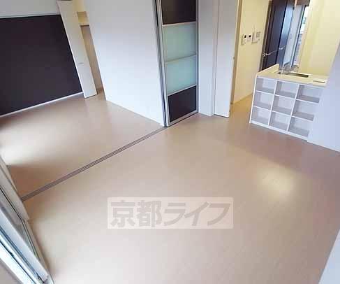 居室・リビング　広く明るいリビング