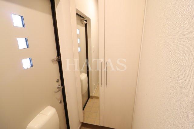 玄関　同物件別部屋のお写真です。