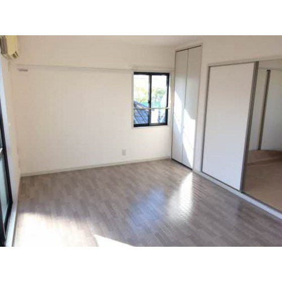 居室・リビング　※現在リフォーム中の為、画像は同型反転タイプのものです。現況