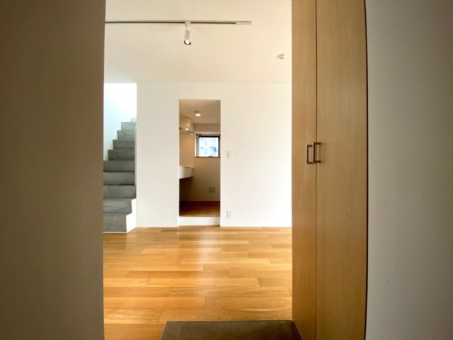 玄関　※別部屋参考写真