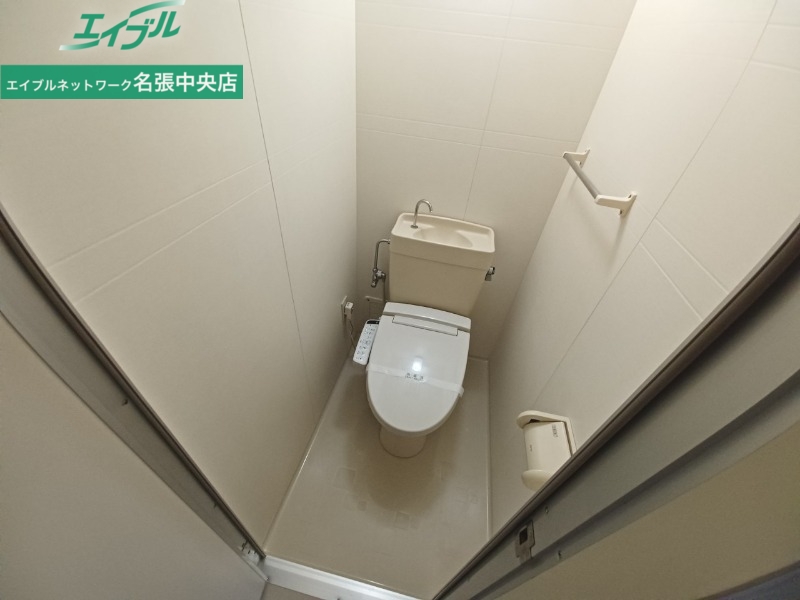 トイレ　別部屋参考写真です。