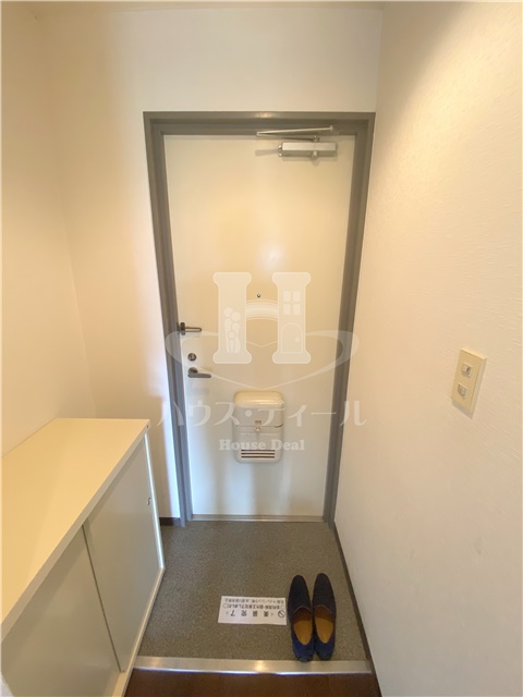 玄関　収納もある玄関です