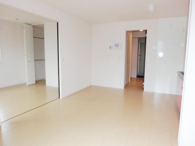 居室・リビング　開放感のあるリビング。お部屋はとっても綺麗です。