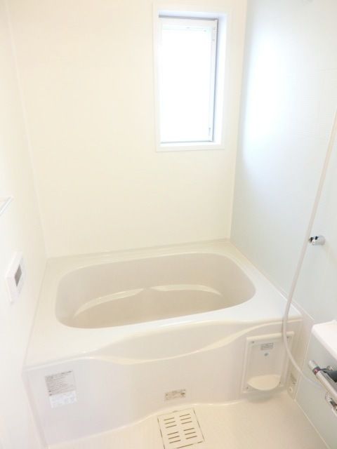 バス・シャワールーム　要望の多い窓付きのバスルーム。