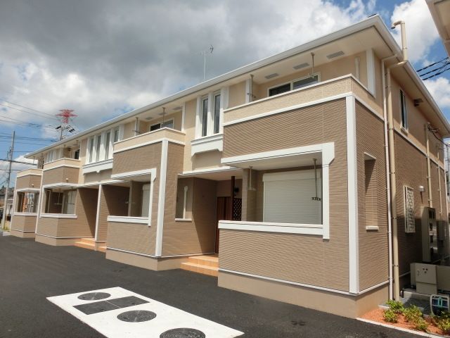 建物外観　近隣にコンビニ等あり便利ですね！