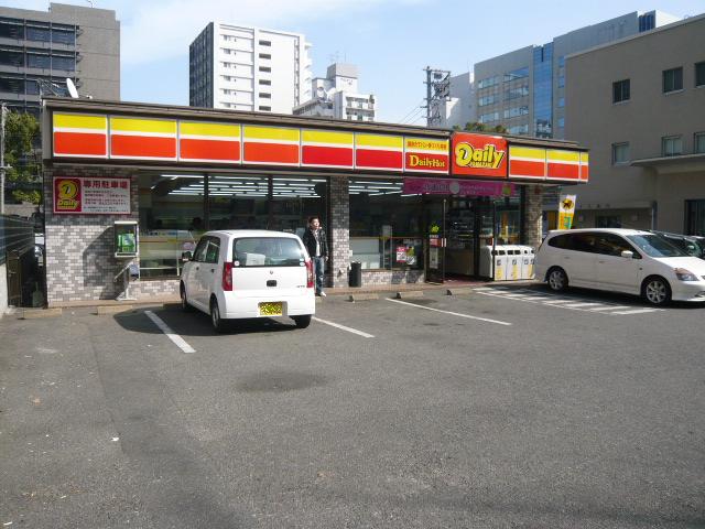 コンビニ　デイリーヤマザキ博多駅東店（コンビニ）まで199m