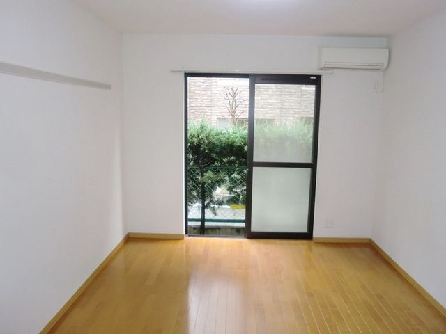 居室・リビング　★広々使える7.6帖の洋室です★