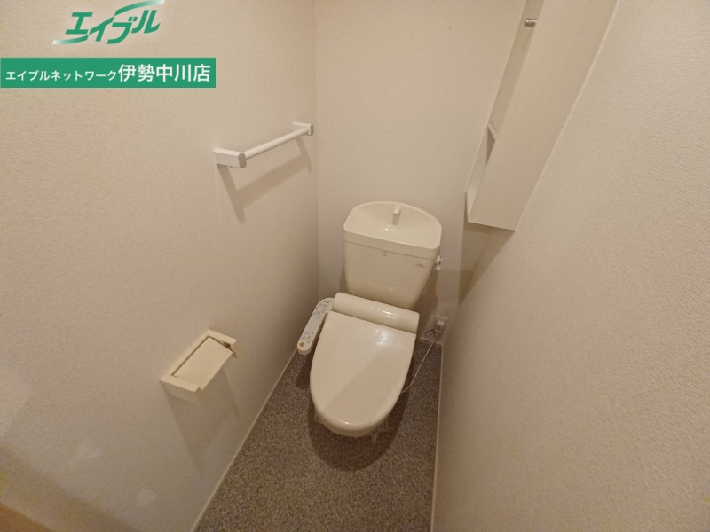 トイレ　別部屋同型反転タイプ