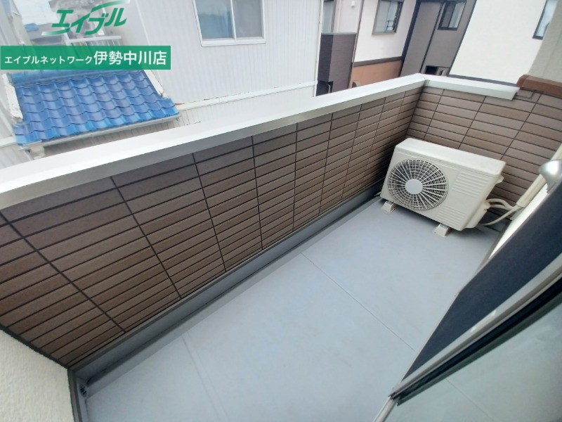 バルコニー　別部屋同型反転タイプ