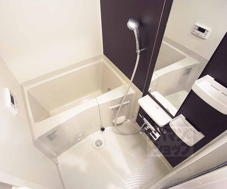 バス・シャワールーム　追い焚き機能付きのバスルーム。