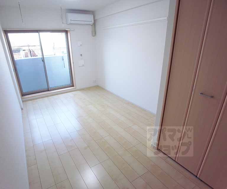 居室・リビング　７．６帖の洋室です。