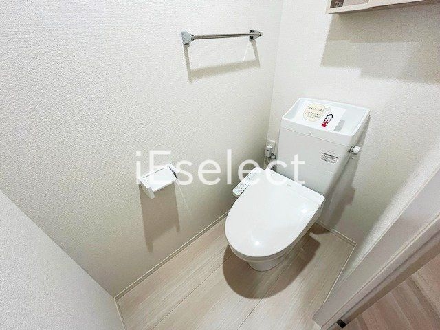 トイレ　温水洗浄便座付きのトイレ