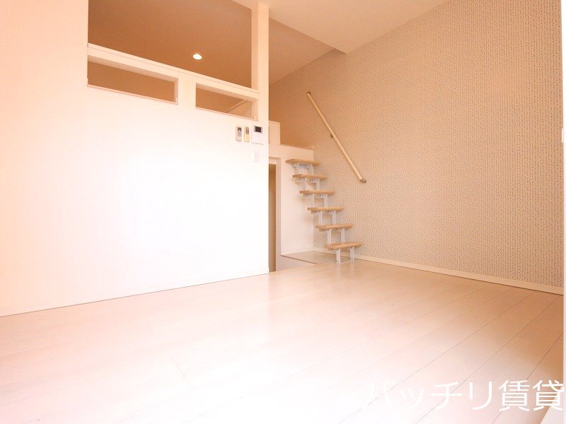 居室・リビング　同型タイプの為、現状を優先致します。