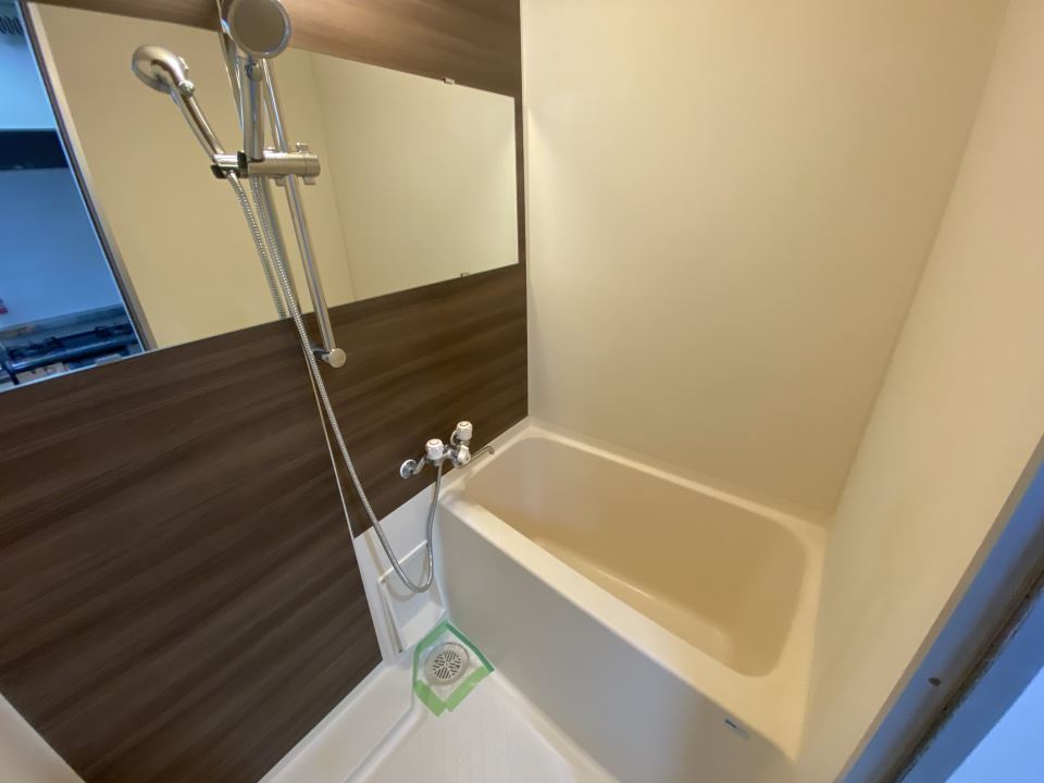 バス・シャワールーム　綺麗なバスルーム