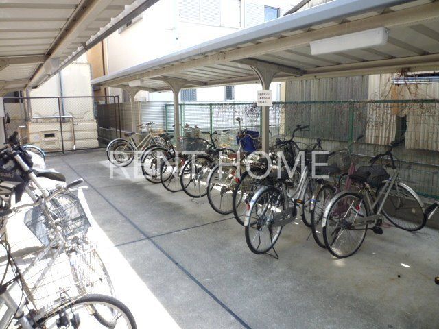 その他共有部分　屋根付の駐輪場があります。