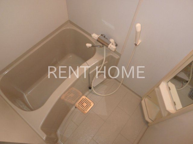 バス・シャワールーム　広めの浴室です。