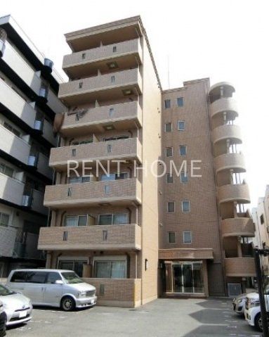 建物外観　鉄筋コンクリート造の７階建ての建物です。