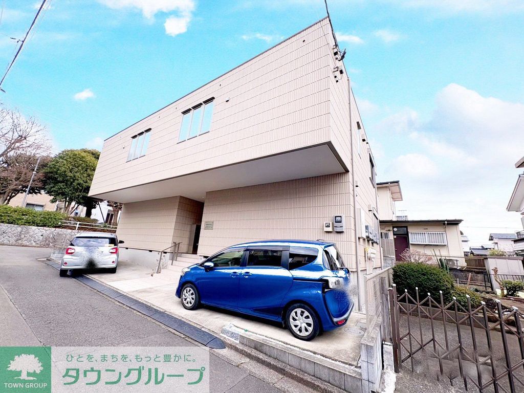 建物外観　駐車場