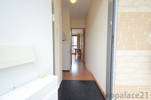 玄関　設備・仕様は号室により異なる為、現況を優先致します。