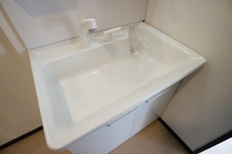 洗面設備　独立洗面台あり、毎朝おしゃれに忙しい女性の方におすすめです