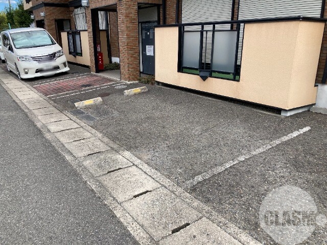 駐車場　敷地内駐車場