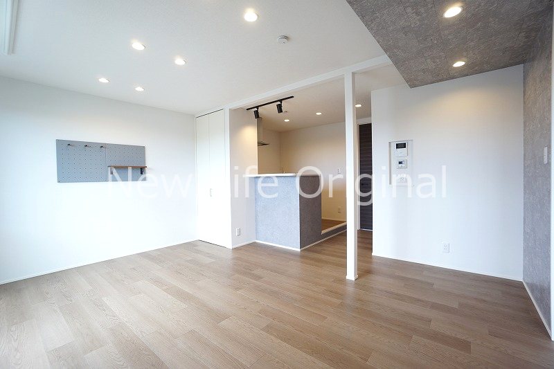 居室・リビング　広々とした13.8帖のリビングです☆