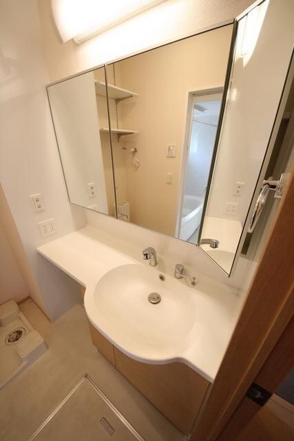 洗面設備　同物件別部屋写真