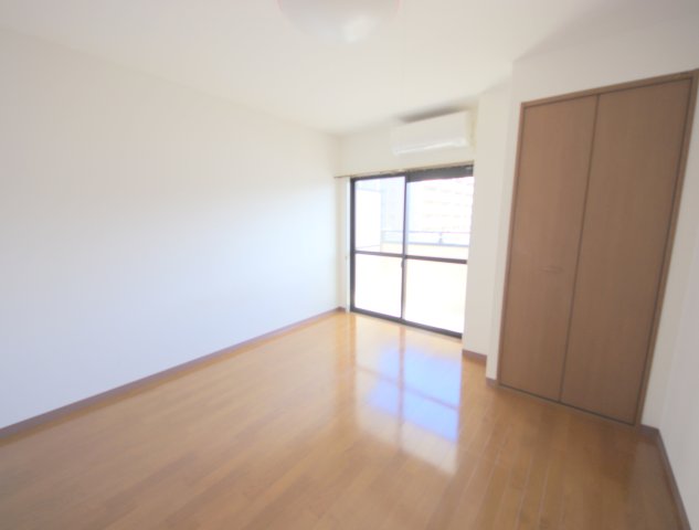 アイリスハイツ5号館の居間写真