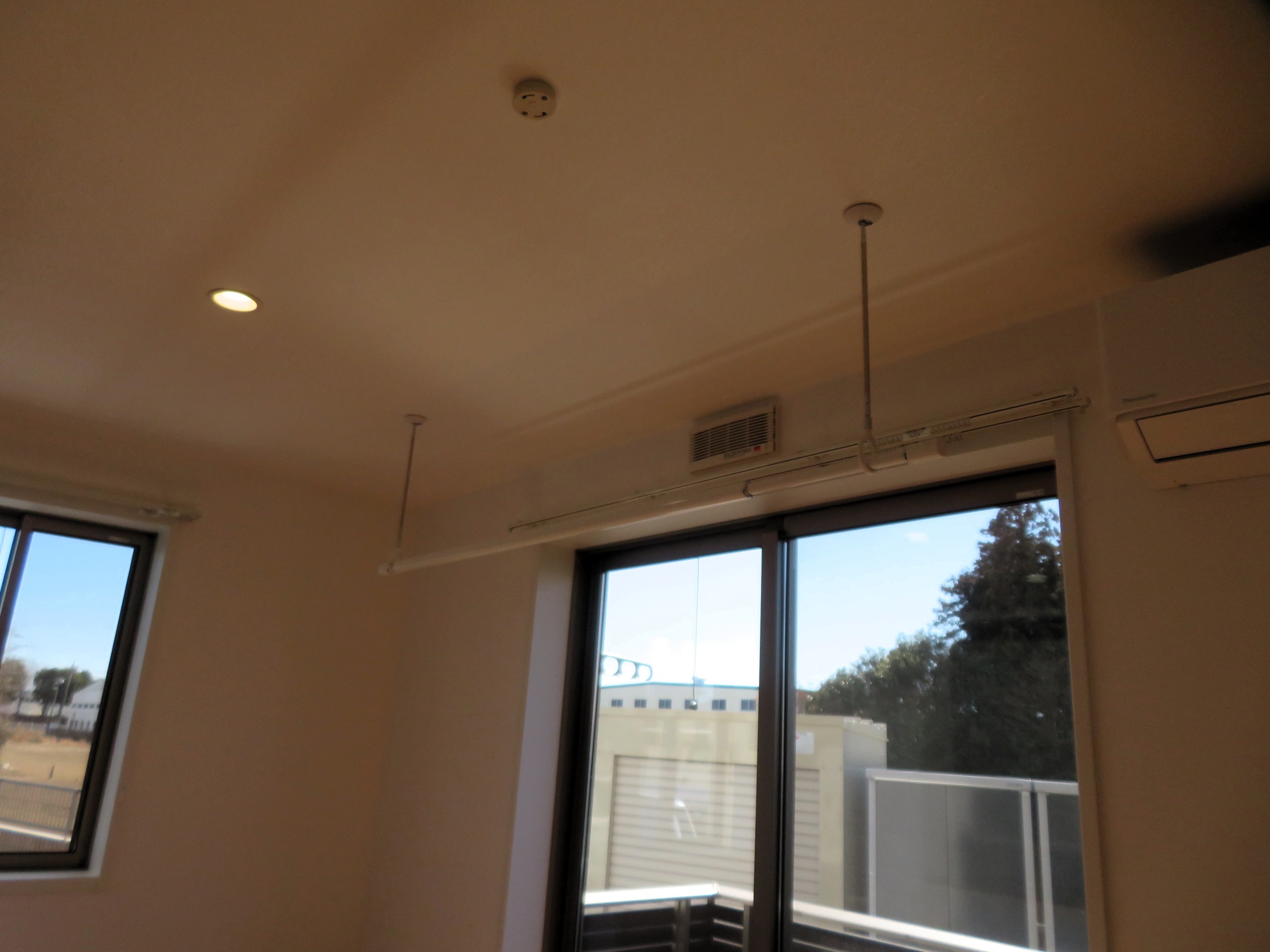 その他設備　室内物干し機付きです。