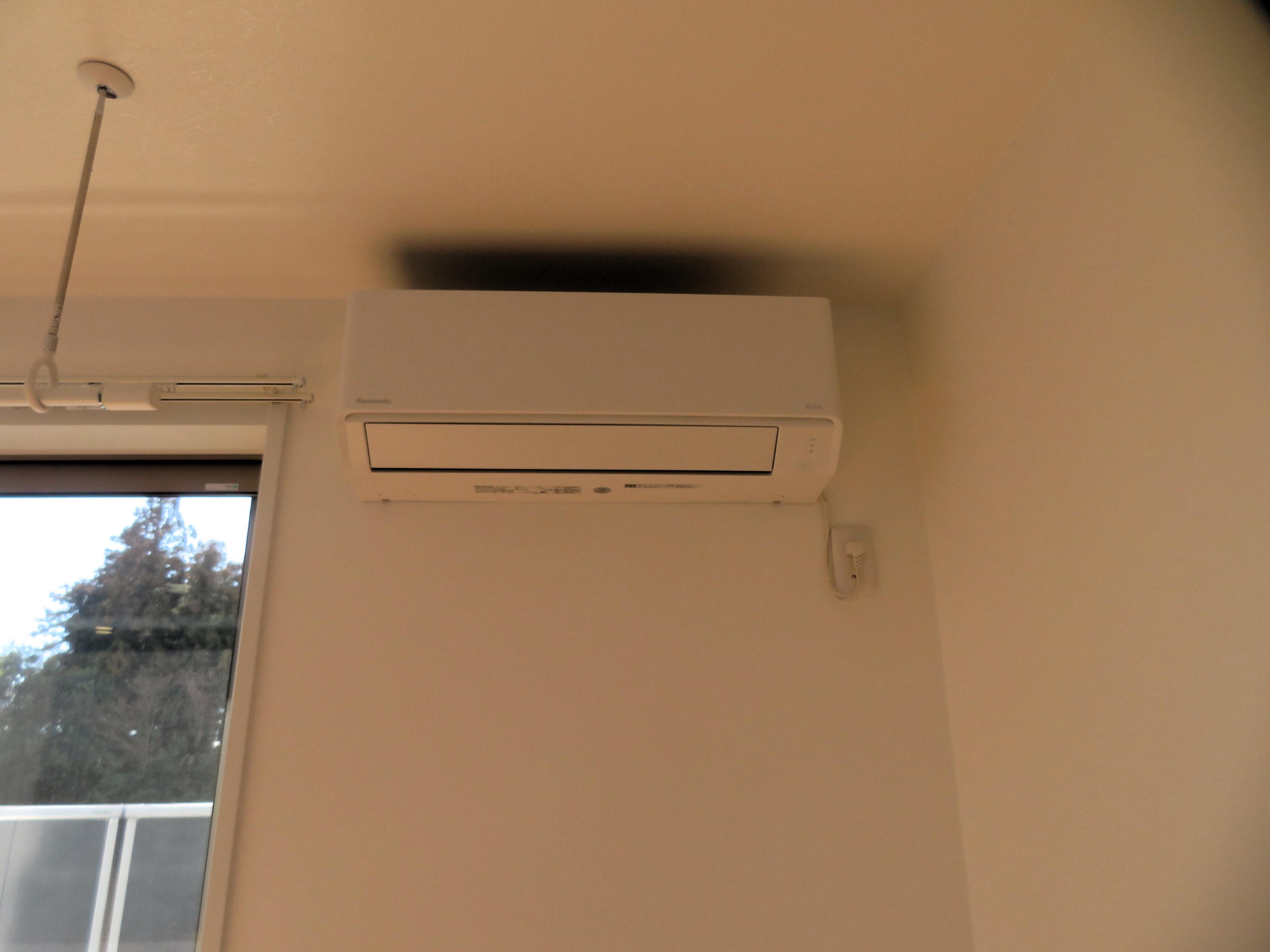 その他　エアコン付きで夏冬快適です。