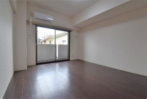 居室・リビング　室内