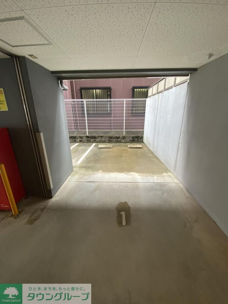 駐車場　エントランス