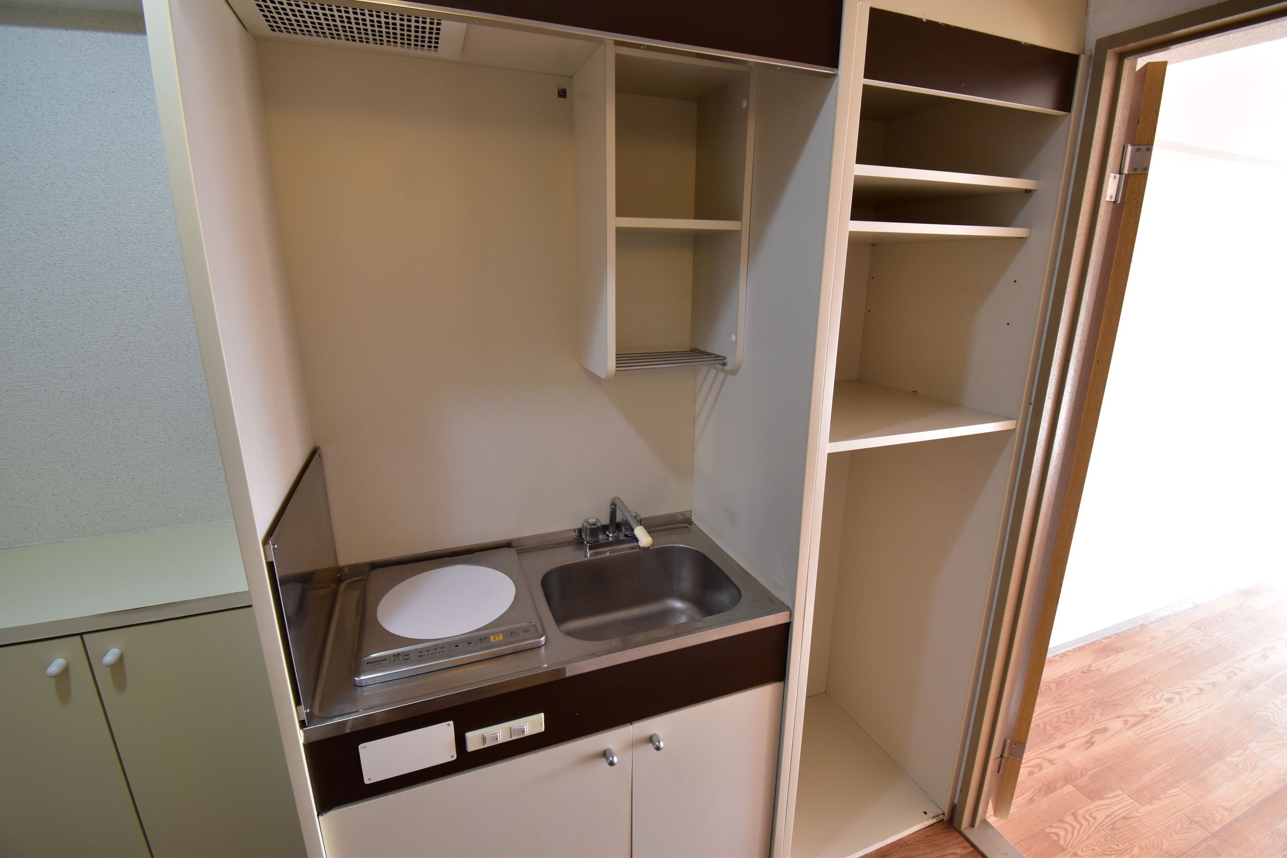 キッチン　※同建物の別のお部屋の写真です。