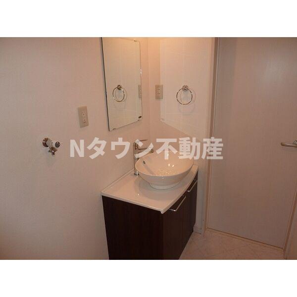 洗面設備　コンパクトで使いやすい洗面所