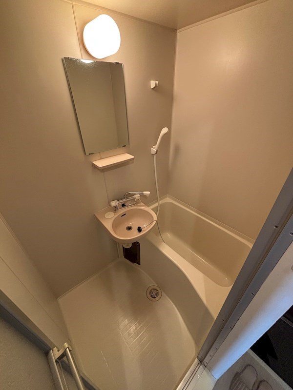 バス・シャワールーム　※別部屋参考写真