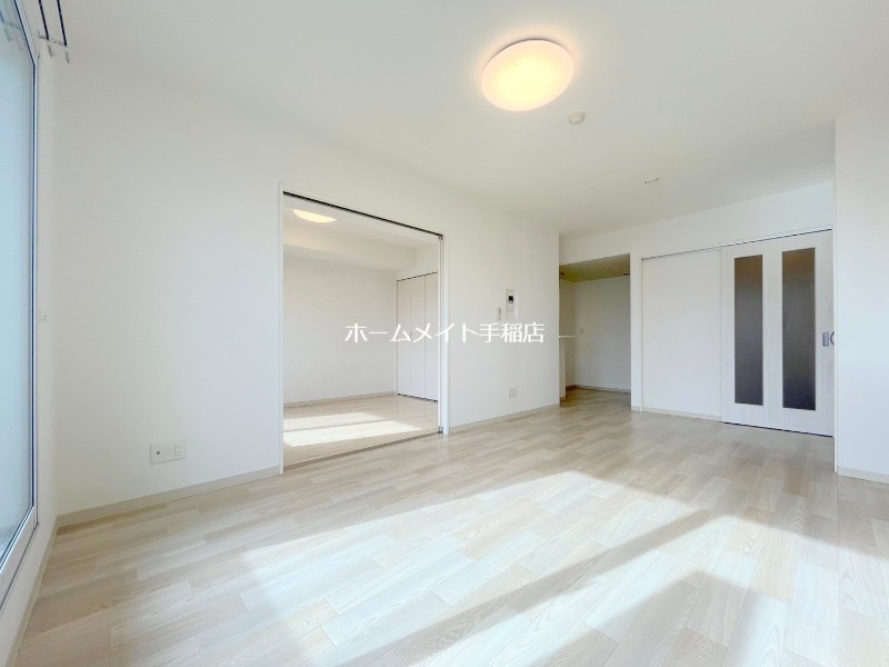 居室・リビング　明るく広々リビングスペース♪