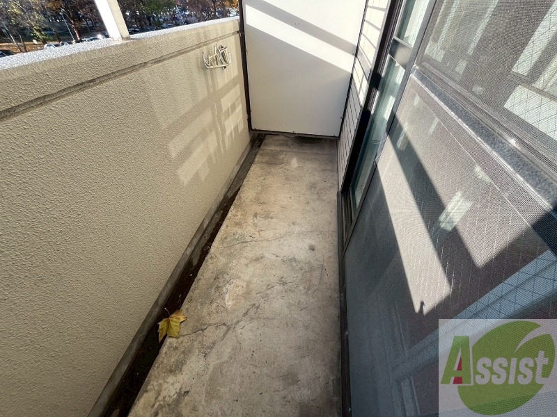 バルコニー　バルコニーは幅があり、広い印象を受けました。