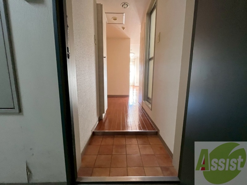 玄関　玄関の様子です。明るい印象ですね。気分もあがりそう。