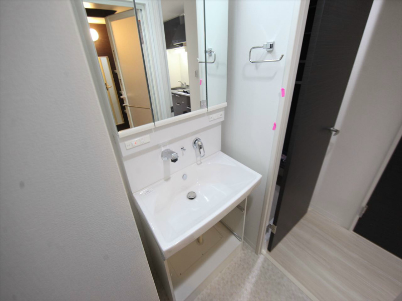 洗面設備　脱衣所　独立洗面台（シャンプードレッサー）洗濯機用意できます