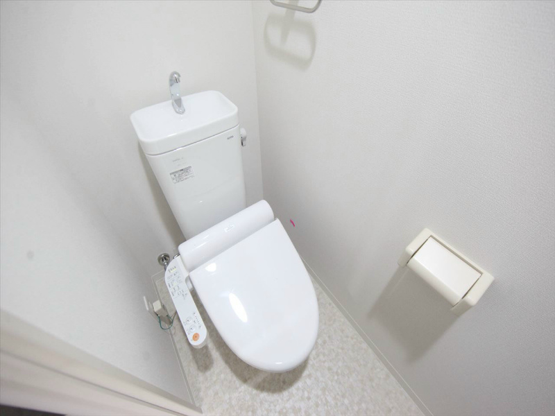 トイレ　温水洗浄暖房便座付トイレ