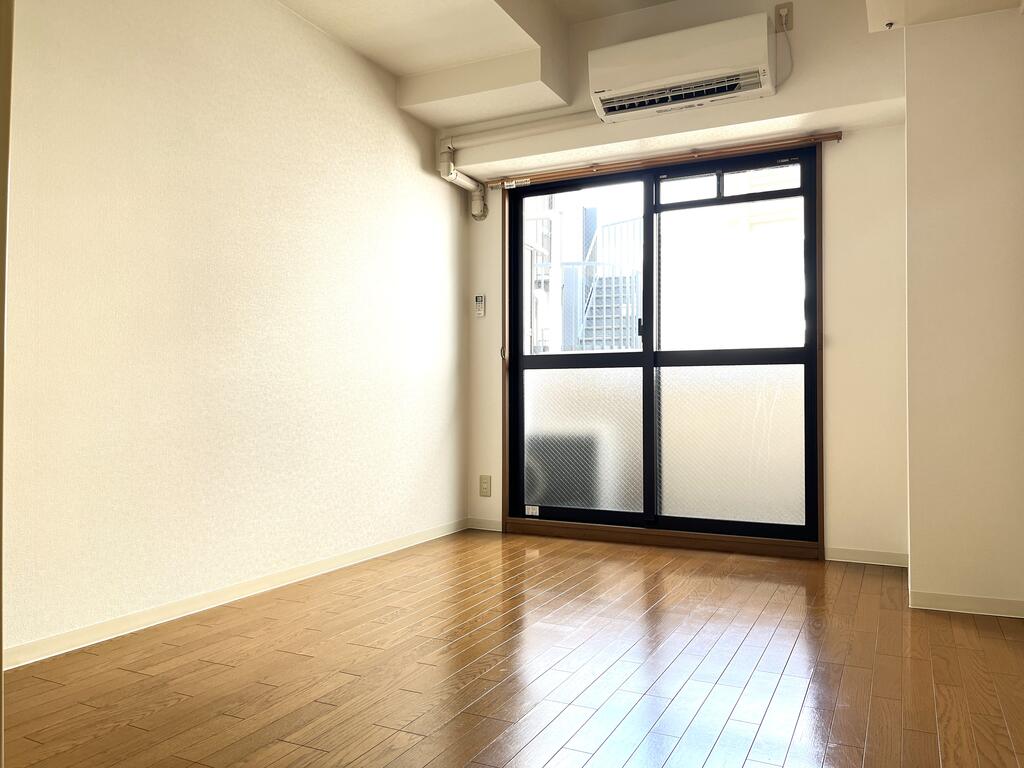 居室・リビング　※同建物・別部屋のものを使用