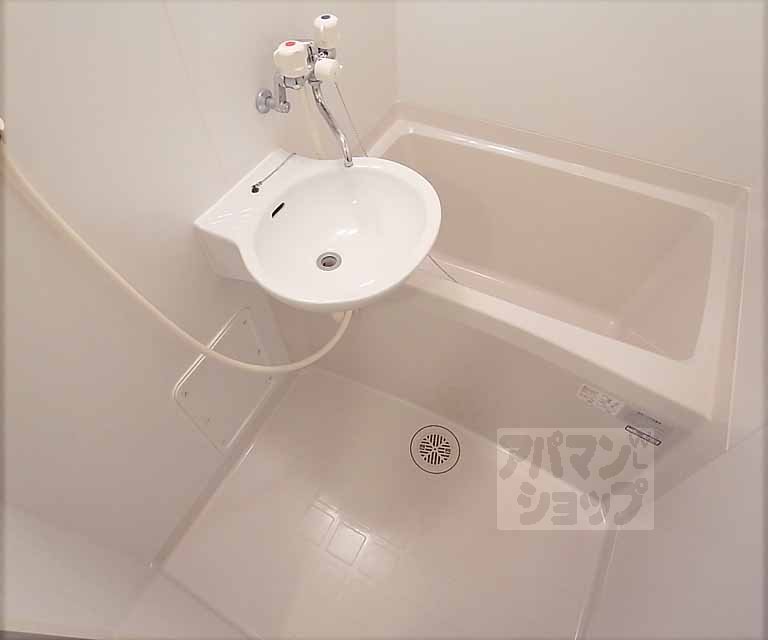 バス・シャワールーム　ゆったり浸かれます！