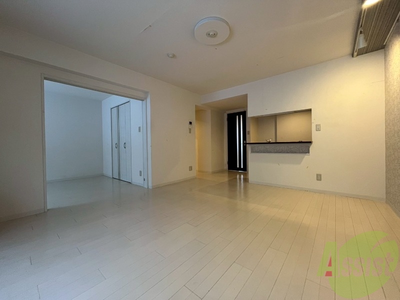 居室・リビング　リビングを別角度から撮ってみました。家具の配置もしやすそう。