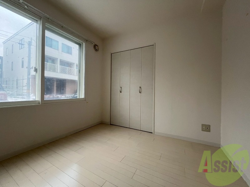 その他部屋・スペース　こちらのお部屋は光が差し込む、温かみのあるお部屋です。