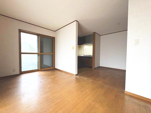 御影山手5丁目戸建の居間写真