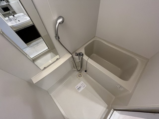 バス・シャワールーム　コンパクトで使いやすいお風呂です