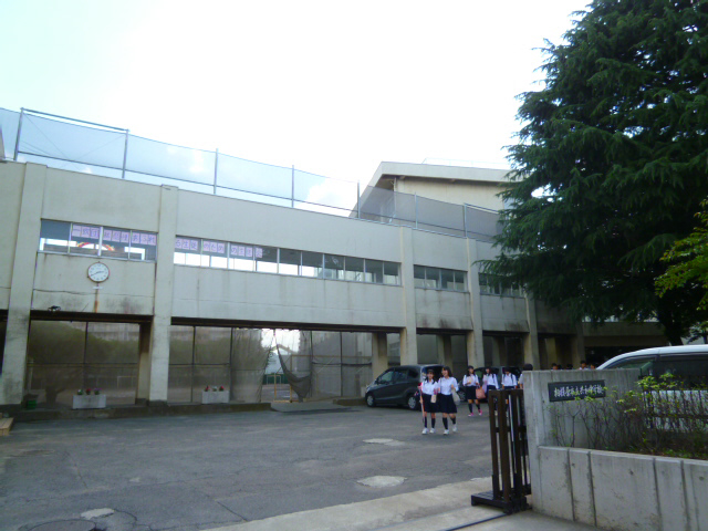 中学校　共和中学校　徒歩28分（中学校）まで2200m