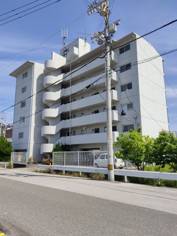 建物外観　現況が相違する場合は現況を優先致します。